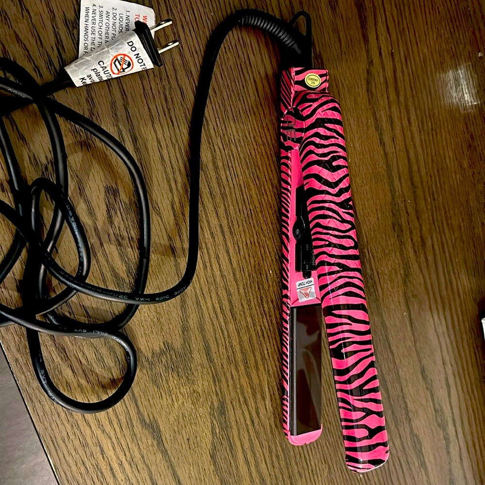 Jose Eber Straightening Iron with adjustable heat from 180-450 degrees